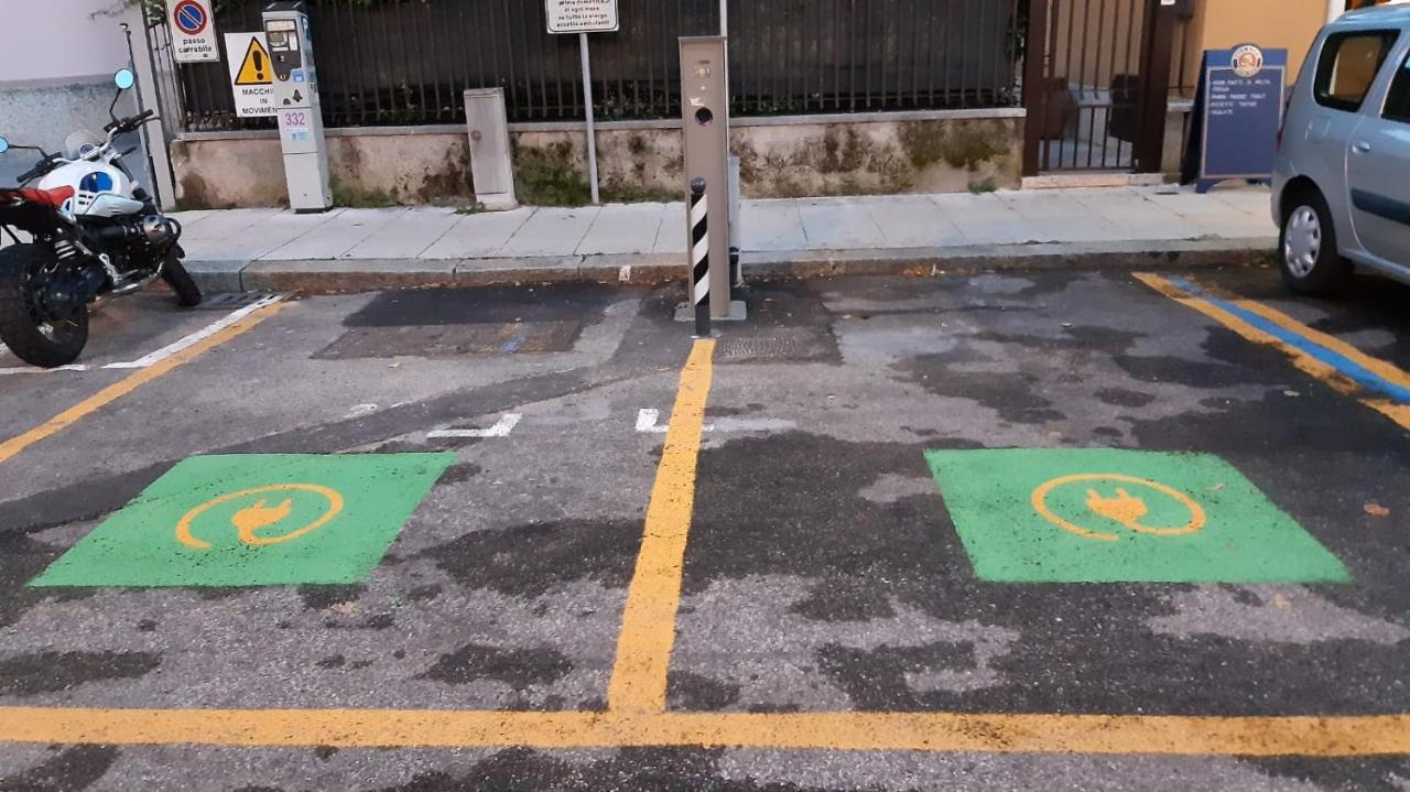 Dimora Rosso San Zeno - Wifi Veloce E Adatto Per Famiglie Verona Exterior photo